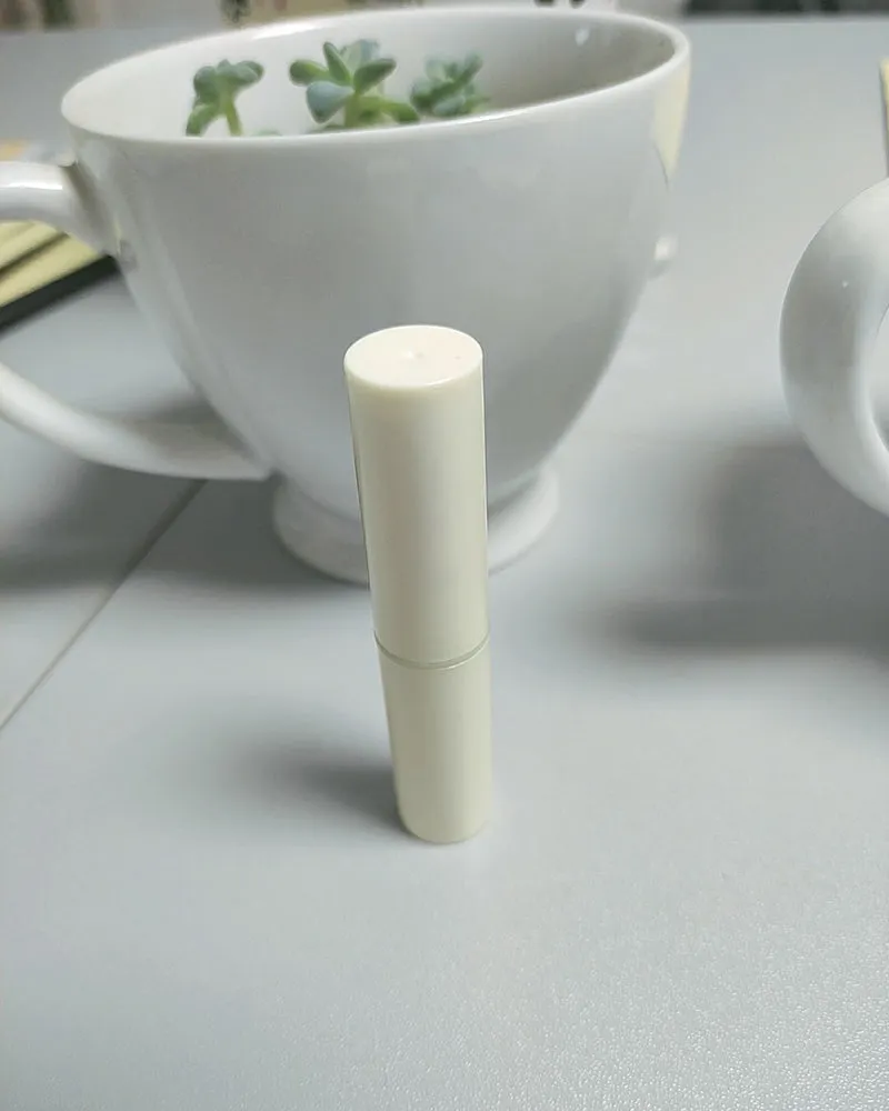 SuperThinker lip balm, deeply nourishing plant-based vegan lipstick, suitable for dry, chapped and chapped lips