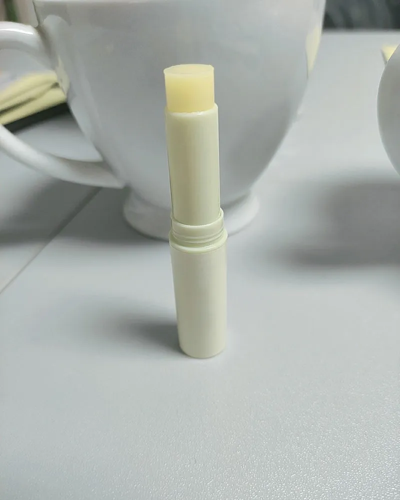 SuperThinker lip balm, deeply nourishing plant-based vegan lipstick, suitable for dry, chapped and chapped lips
